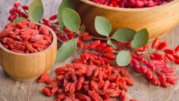 Loại quả được ví như “kim cương đỏ”, chợ Việt bán vừa nhiều vừa rẻ