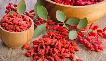 Loại quả được ví như “kim cương đỏ”, chợ Việt bán vừa nhiều vừa rẻ