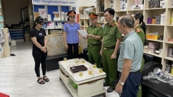 Thanh Hoá khởi tố, bắt tạm giam 1 chủ cửa hàng về tội buôn lậu