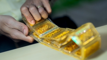 Giá vàng hôm nay 10/11/2023: Vàng trong nước bất ngờ giảm