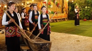 Thanh Hoá: Vượt núi mang điện lưới quốc gia đến với người dân vùng sâu, vùng xa