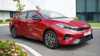 KIA K3 - Logo mới, trang bị nhiều tiện nghi