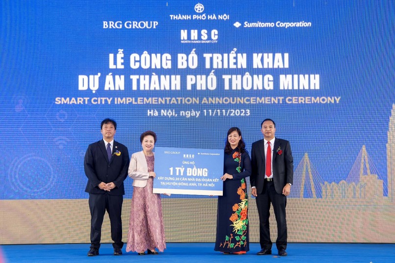 Lãnh đạo Công ty Thành phố Thông minh Bắc Hà Nội trao ủng hộ 1 tỷ đồng  xây dựng 20 căn nhà đại đoàn kết tại huyện Đông Anh.