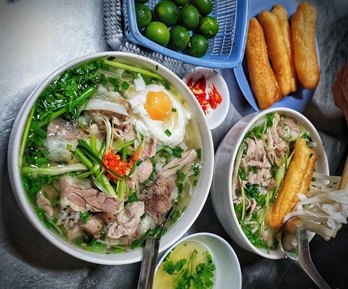 Phở - nét tinh túy của ẩm thực Hà Nội. Phở - nét tinh túy của ẩm thực Hà Nội.