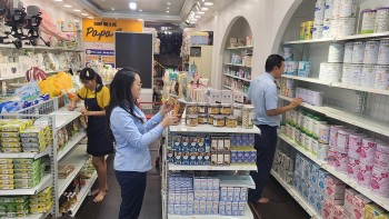 Quảng Bình: Tiêu hủy hơn 500 sản phẩm thực phẩm nhập lậu