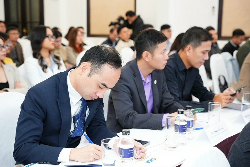 Các đại biểu tham dự buổi Họp báo.