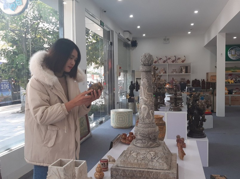 Người tiêu dùng tham quan tại Triển lãm.