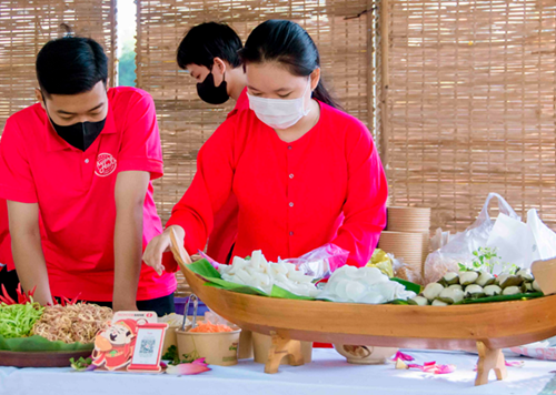 Nhộn nhịp ngày hội Hội quán đất sen hồng Nhộn nhịp ngày hội Hội quán đất sen hồng