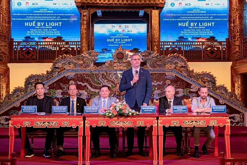 Đại sứ Pháp tại Việt Nam thông tin tại buổi họp báo ngày 21/11 tại TP. Huế. Ảnh: ĐSQ Pháp