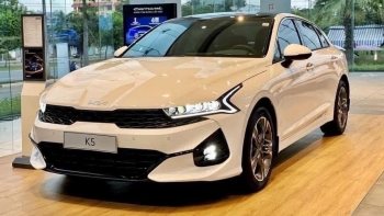 Kia K5 2022 giảm giá, thu hút khách hàng dịp cuối năm