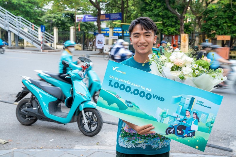 Anh Nguyễn Quang Tùng là khách hàng thứ 999.999 của Xanh SM Bike. Anh Nguyễn Quang Tùng là khách hàng thứ 999.999 của Xanh SM Bike.