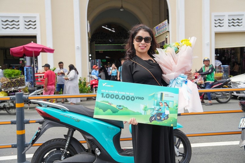 Chị Vũ Hương là khách hàng thứ 1.000.001 của Xanh SM Bike. Chị Vũ Hương là khách hàng thứ 1.000.001 của Xanh SM Bike.