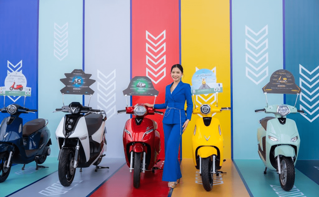 Xe máy điện hứa hẹn soán ngôi xe xăng dịp mua sắm cuối năm