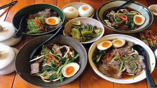 Tiệm mì ngon - độc - lạ ở Đà Lạt: Chỉ bán 4 ngày/tuần, mỗi ngày 80 bát