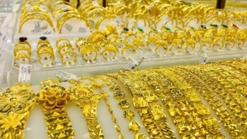 Giá vàng hôm nay 30/11/2023: Vàng trong nước biến động trái chiều