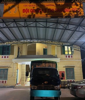 Cục Quản lý thị trường Tuyên Quang bắt giữ phương tiện vận chuyển 3 tấn đường cát nhập lậu