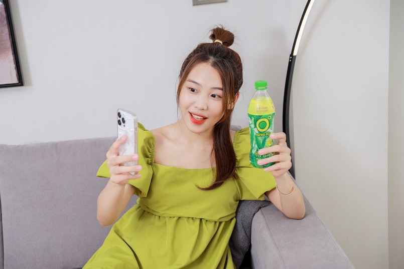 Để giải tỏa trăm nỗi lo lắng, căng thẳng về công việc, tiền bạc, chi tiêu dịp cuối năm, những người trẻ như Thùy Anh chọn cách giải nhiệt cuộc sống bằng Trà Xanh Không Độ để tiếp thêm tinh thần làm việc.