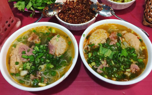 Mê mẩn với 5 quán bún bò nổi tiếng bậc nhất tại cố đô Huế Mê mẩn với 5 quán bún bò nổi tiếng bậc nhất tại cố đô Huế