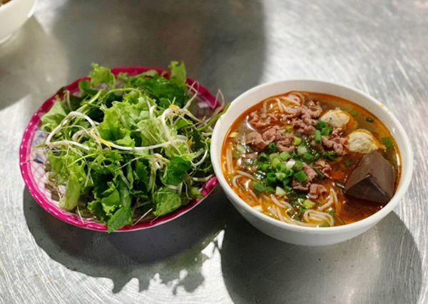 Mê mẩn với 5 quán bún bò nổi tiếng bậc nhất tại cố đô Huế Mê mẩn với 5 quán bún bò nổi tiếng bậc nhất tại cố đô Huế