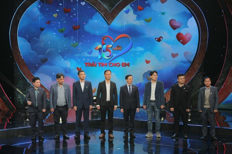 Hơn 31 tỷ đồng ủng hộ mổ tim trong đêm gala 15 năm “Trái tim cho em