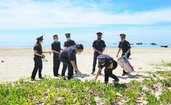 Ngành Hải quan hưởng ứng chiến dịch "Chung tay hành động làm cho thế giới sạch hơn"