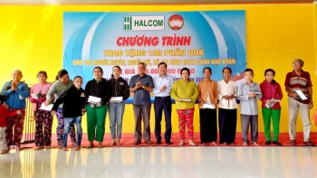 Trao quà từ thiện tại chùa Tông Kim Quang