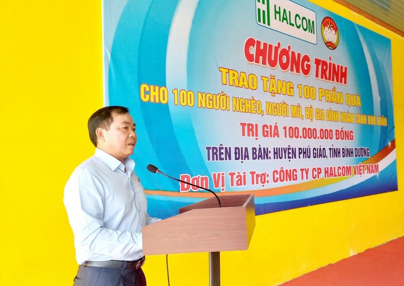 ĐBQH Nguyễn Quang Huân - Chủ tịch Hội đồng Quản trị Công ty CP Halcom Việt Nam phát biểu tại chương trình từ thiện.