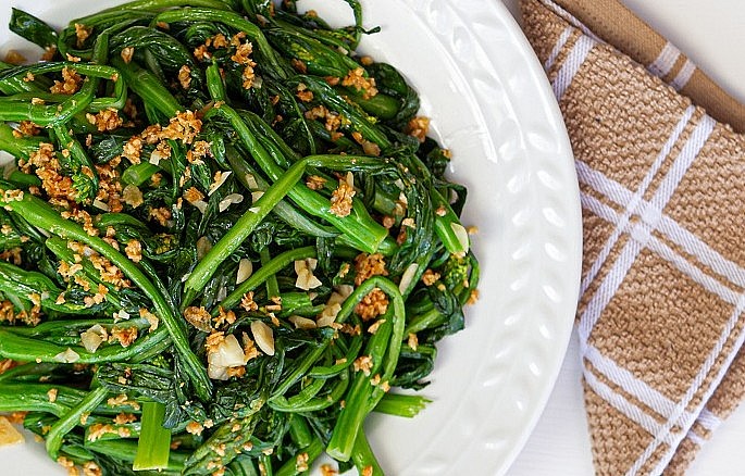 Những người cần thận trọng khi ăn rau cải xanh