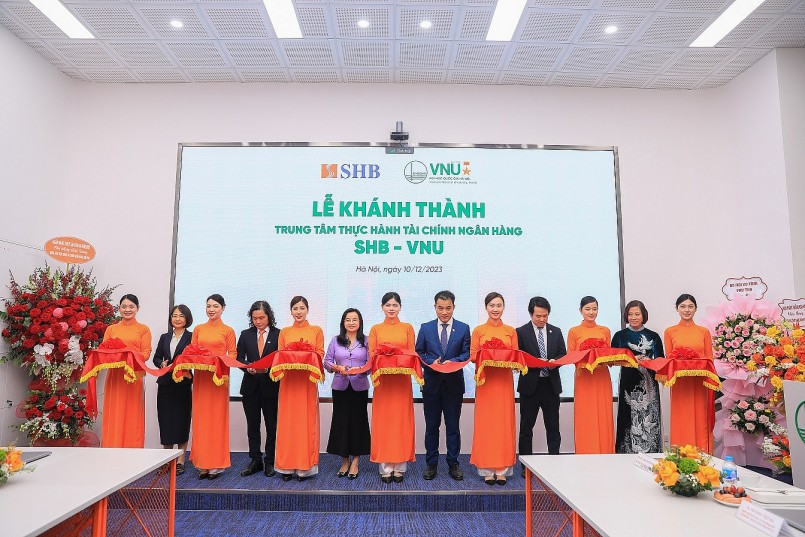 Lãnh đạo SHB và ĐHQG-HN cắt băng khánh thành “Trung tâm thực hành Tài chính Ngân hàng SHB – VNU” Lãnh đạo SHB và ĐHQG-HN cắt băng khánh thành “Trung tâm thực hành Tài chính Ngân hàng SHB – VNU”