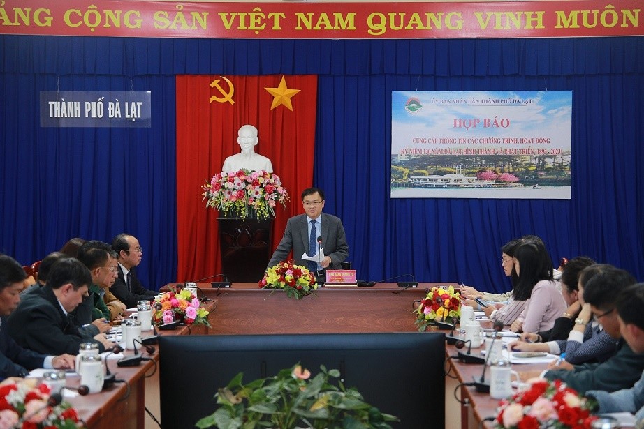 Quang cảnh buổi họp báo.