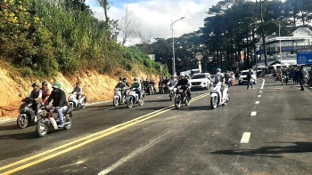 Lâm Đồng: Thông xe 3 km đường đèo Prenn Đà Lạt