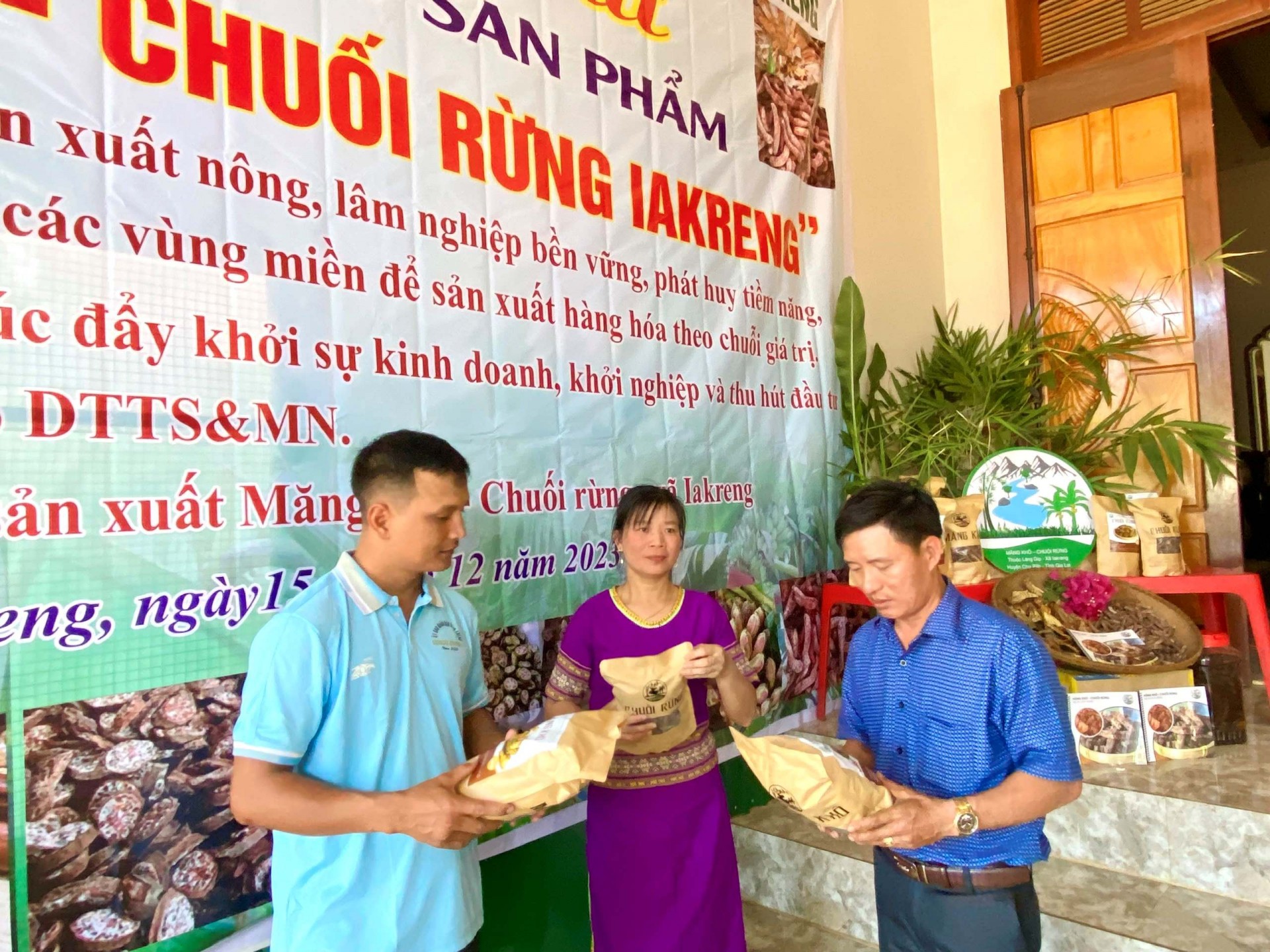 Gia Lai: Ra mắt sản phẩm “Măng khô – Chuối rừng” của xã Ia Kreng Gia Lai: Ra mắt sản phẩm “Măng khô – Chuối rừng” của xã Ia Kreng