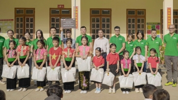 F88 trao tặng phòng tin học, máy tính và áo ấm mùa đông tại Sơn La