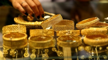 Giá vàng hôm nay 22/12/2023: Vàng trong nước tiến sát mốc 76 triệu đồng/lượng