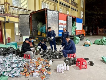 Thái Nguyên: Quản lý thị trường thu giữ lượng lớn hàng hóa không rõ nguồn gốc xuất xứ