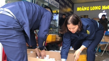 Hà Giang: Tạm giữ 1.194 sản phẩm phụ kiện điện thoại giả mạo nhãn hiệu