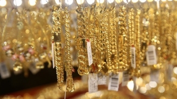 Giá vàng hôm nay 28/12/2023: Vàng neo sát mốc 80 triệu đồng/lượng