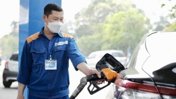 Giá dầu tăng nhẹ, xăng RON95 giữ nguyên