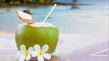 Có nên uống nước dừa mỗi ngày