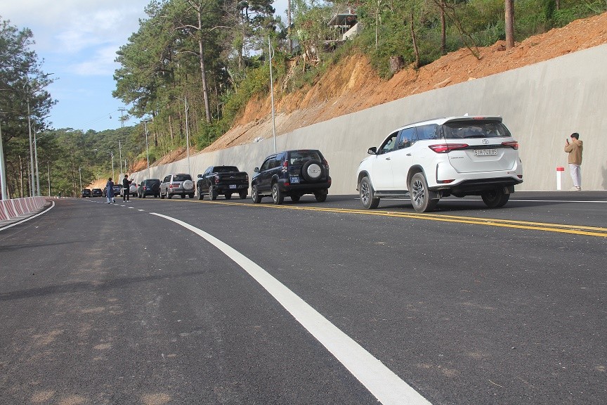 Từ 9h ngày 29/12, các phương tiện lưu thông tạm qua đèo Preen Đà Lạt.