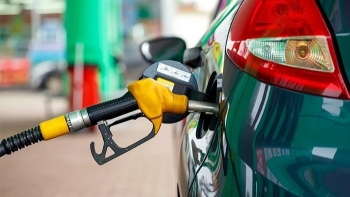 Thuế bảo vệ môi trường đối với xăng dầu năm 2024 là 2.000 đồng