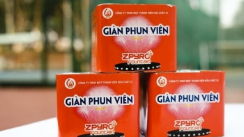 Chỉ cần thực hiện thao tác này, khách hàng biết ngay pháo hoa Z121 “xịn” hay giả