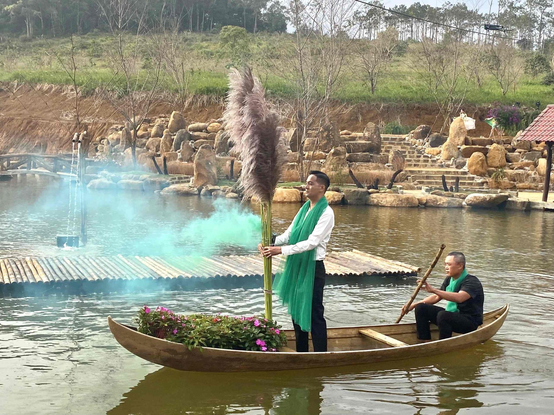 Kon Tum: Đặc sắc chương trình nghệ thuật "Măng Đen – Thiên Đường Hồng”. Kon Tum: Đặc sắc chương trình nghệ thuật "Măng Đen – Thiên Đường Hồng”.