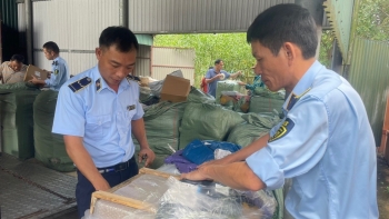 Quảng Trị: Thu giữ 302 sản phẩm thời trang giả mạo nhãn hiệu