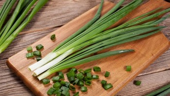 Hành lá: Gia vị quen, vị thuốc quý