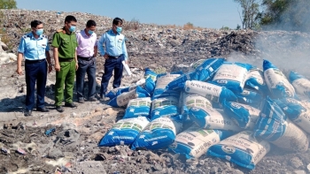 Tây Ninh: Tiêu hủy 3,5 tấn phân bón giả về công dụng