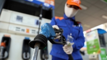 Giá xăng dầu được dự báo giảm nhẹ vào ngày mai (4/1)