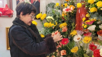 Nghệ nhân Mai Hạnh: Một đời “phải lòng” hoa lụa