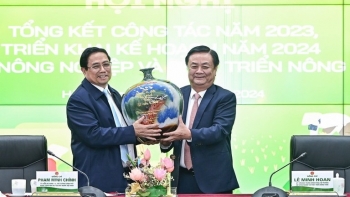 Chiếc bình gốm đặc biệt “Chạm để kết nối”