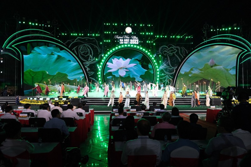 Đêm khai mạc Festival hoa kiểng Sa Đéc.